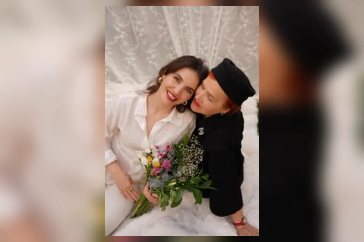 Almila Ada'dan Anneler Gunu'nde Duygusal Anlar