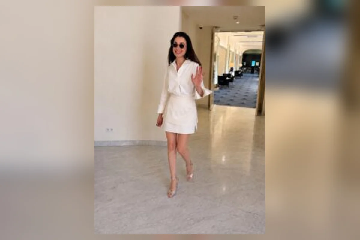 Özgü Namal Cannes'da: Sarı Zarflar'ın Gururu
