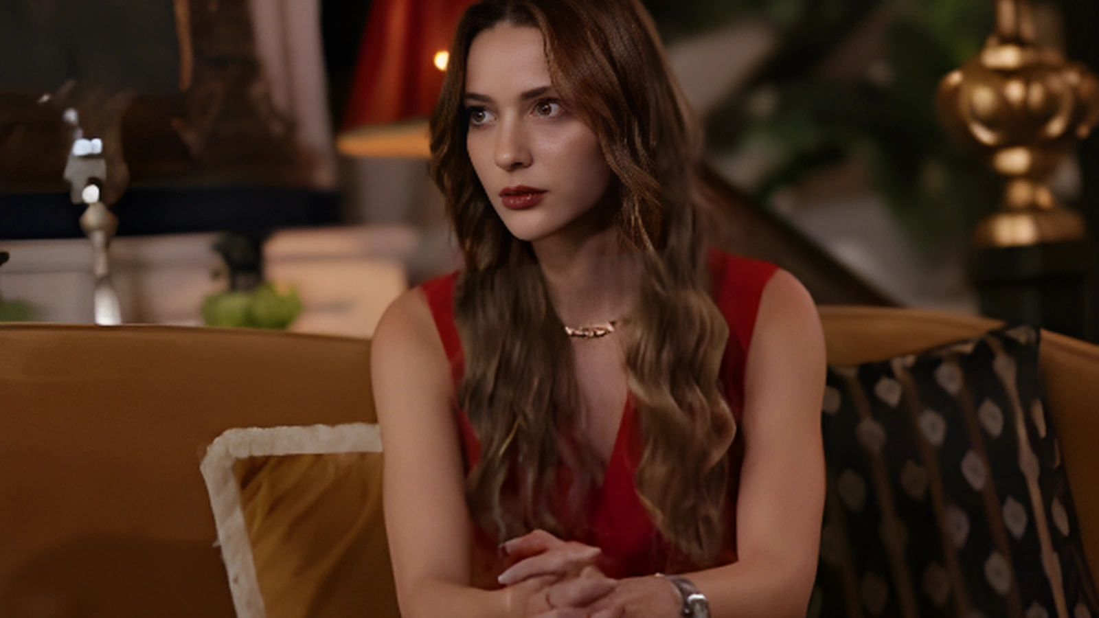 Elçin Zehra İrem Altı Üstü İstanbul Kadrosunda