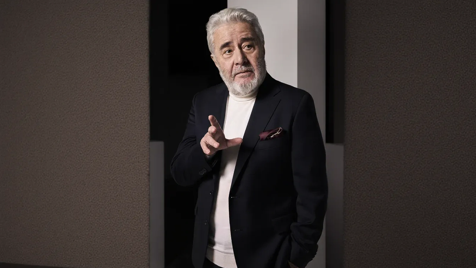 Uğur Yücel Eşref Rüya dizisinde İhtiyar karakterini canlandırıyor
