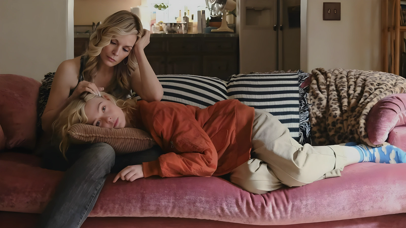 Margo's Got Money Troubles oyuncu kadrosu: Elle Fanning, Michelle Pfeiffer, Nick Offerman, Nicole Kidman