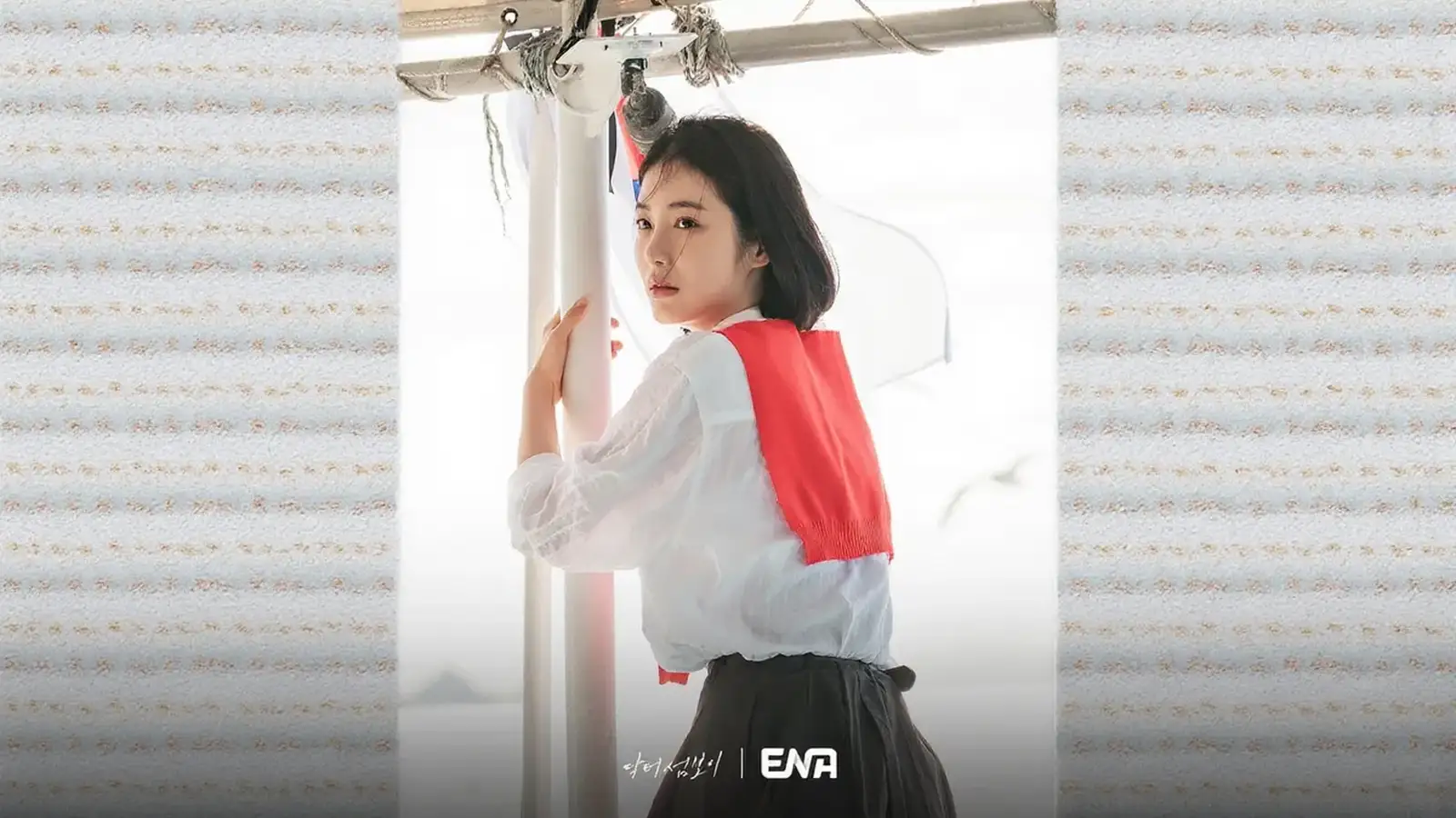 Shin Ye Eun, Doctor on the Edge'de korkulukta tehlikeli poz