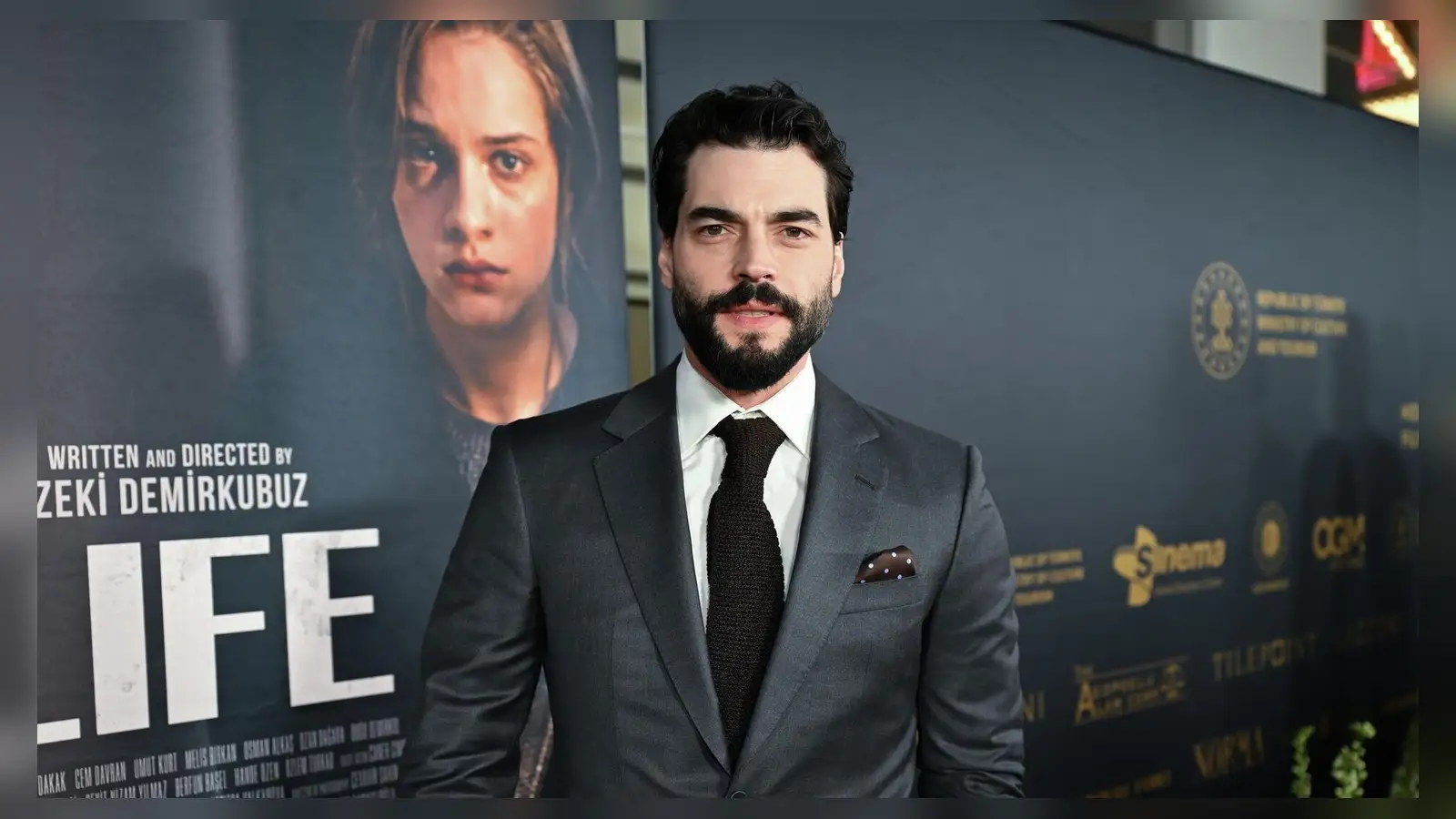 Akın Akınözü, 'Hercai' dizisinde Miran Aslanbey rolünde