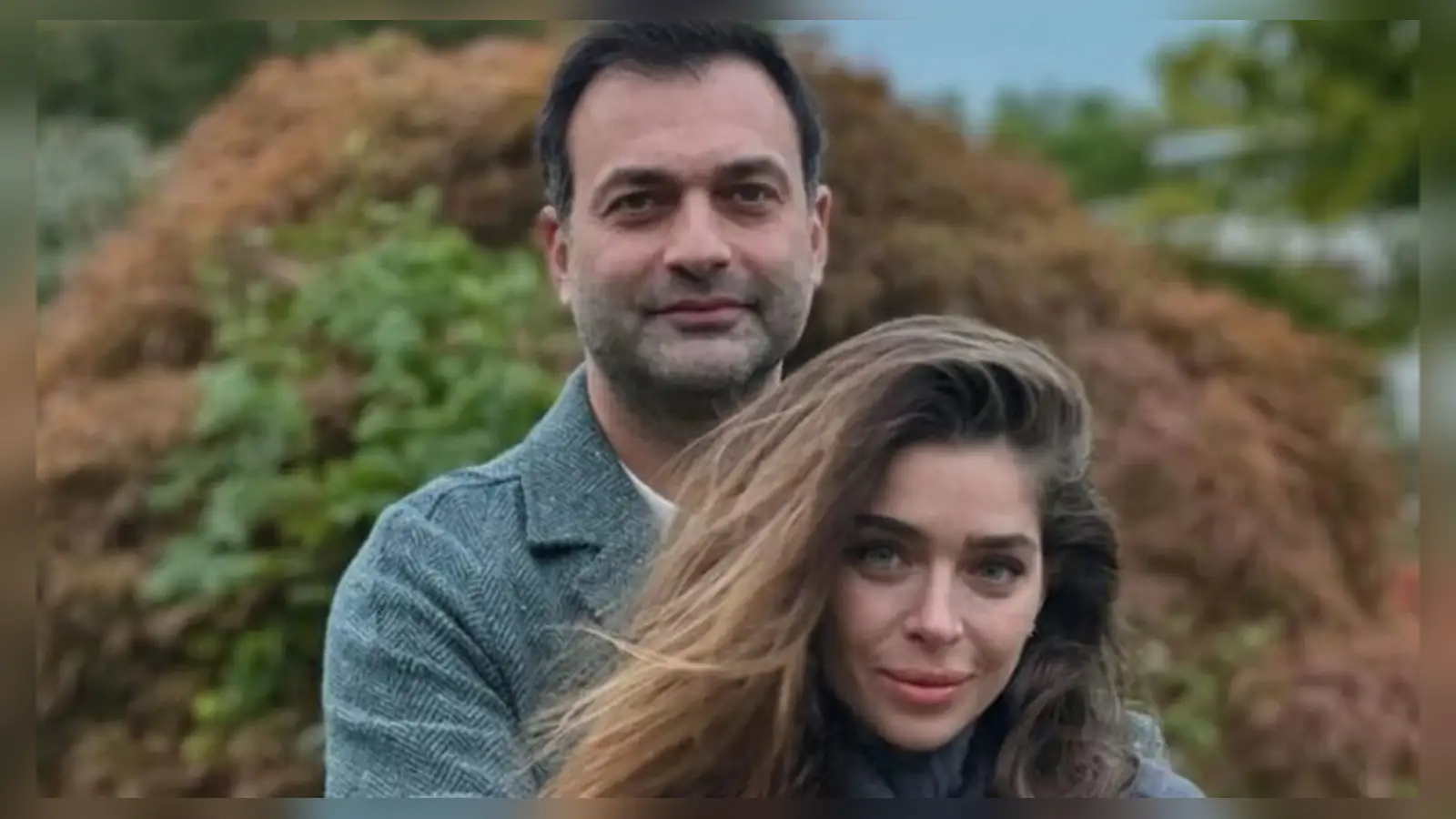 Hasan Can Kaya ve Duygu Karabaş New York'ta Evlendi