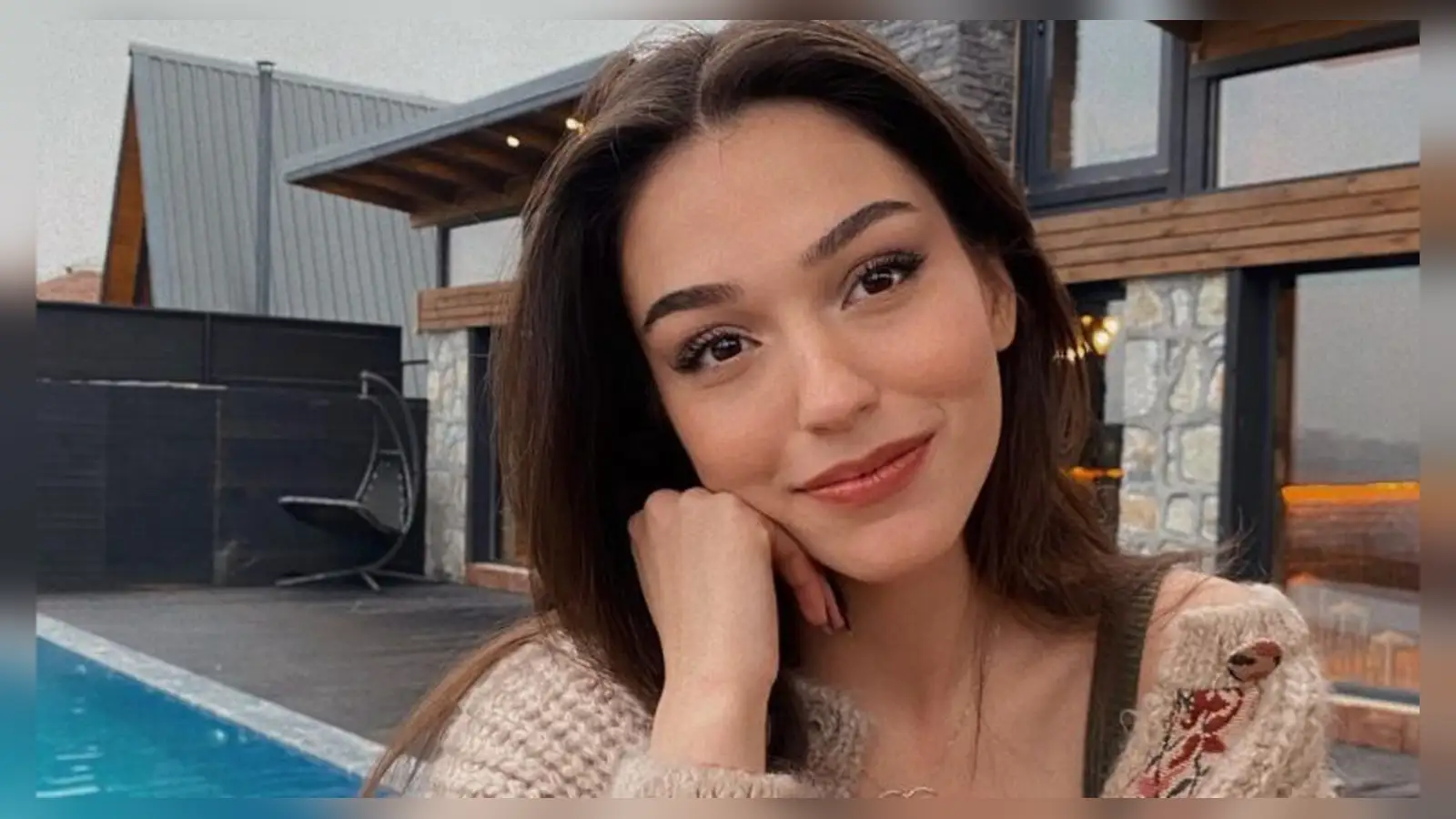 Nurgül Yeşilçay ve Bülent İnal Ömür Usta setinde