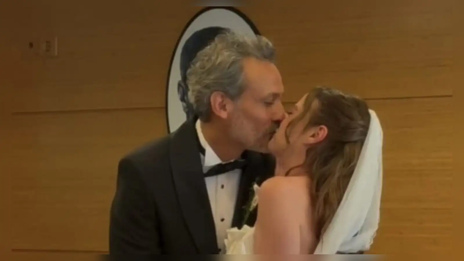 Yasemin Sakallıoğlu, yeni filminde sahnede.