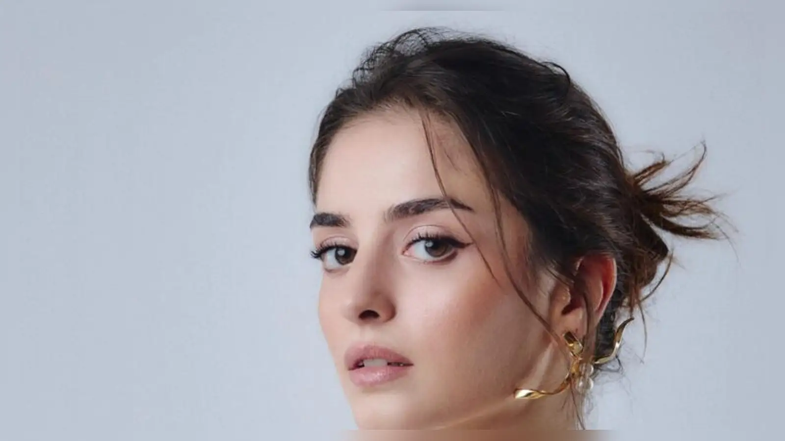 Ayça Varlıer 'Haysiyet' dizisinde Şehnaz olarak