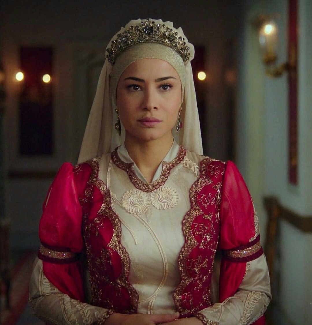 Özlem Conker Resmi