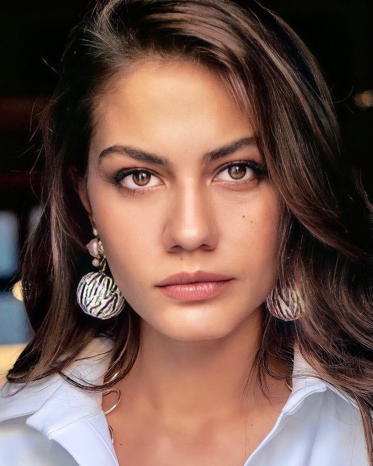 Demet Özdemir Resmi