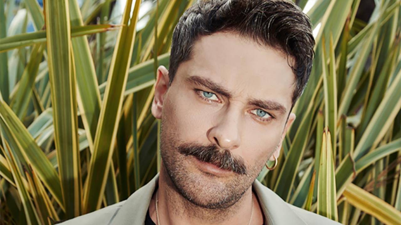 Onur Tuna Resmi