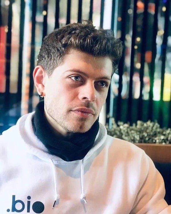 Sezer Arıçay Resmi