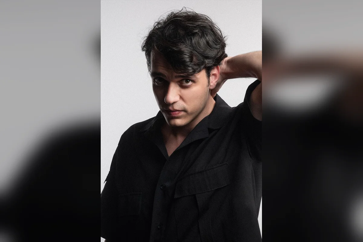 Ali Önsöz Kimdir? A.B.İ. Dizisi Fikret Kaç Yaşında?