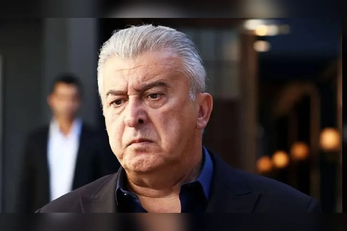 Hüseyin Avni Danyal Esat Aldur karakteriyle Sevdiğim Sensin dizisinde