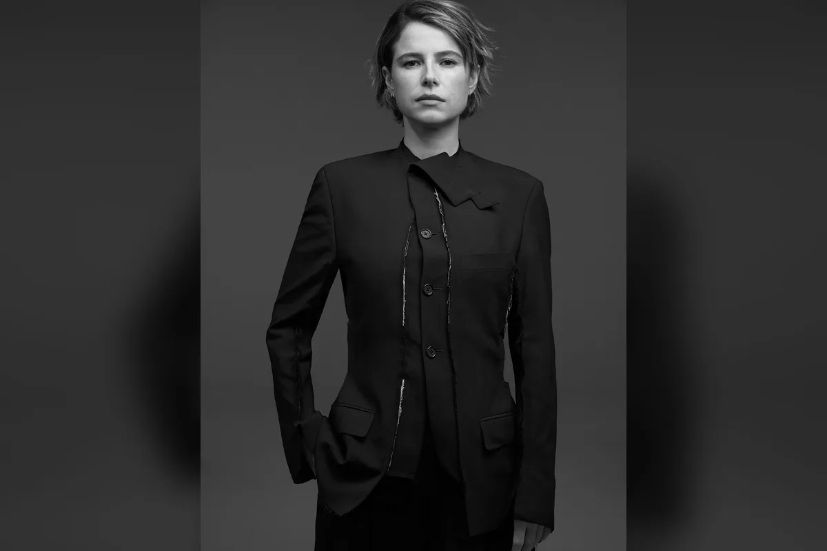 Jessie Buckley - Ertem Eser'in Kariyer Yolculuğu ve Gelin Dizisi