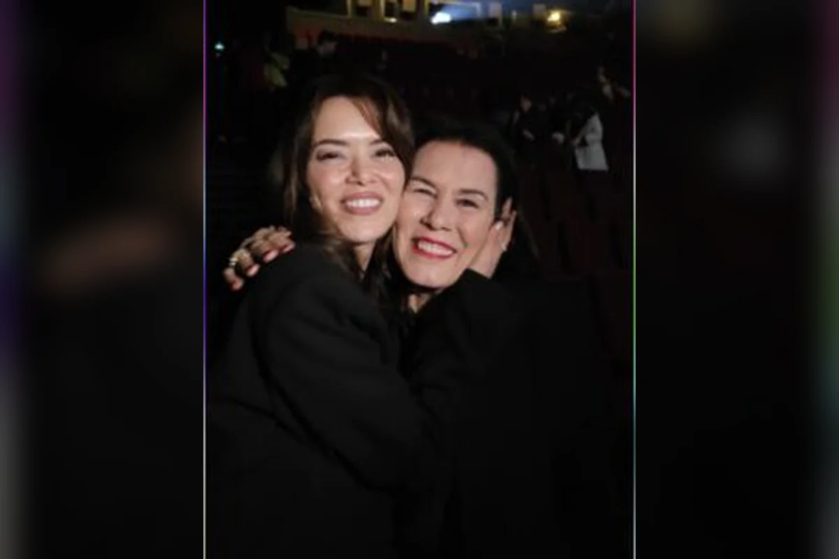 Seray Kaya'nın Gurur Gecesinde Anne Şefkati