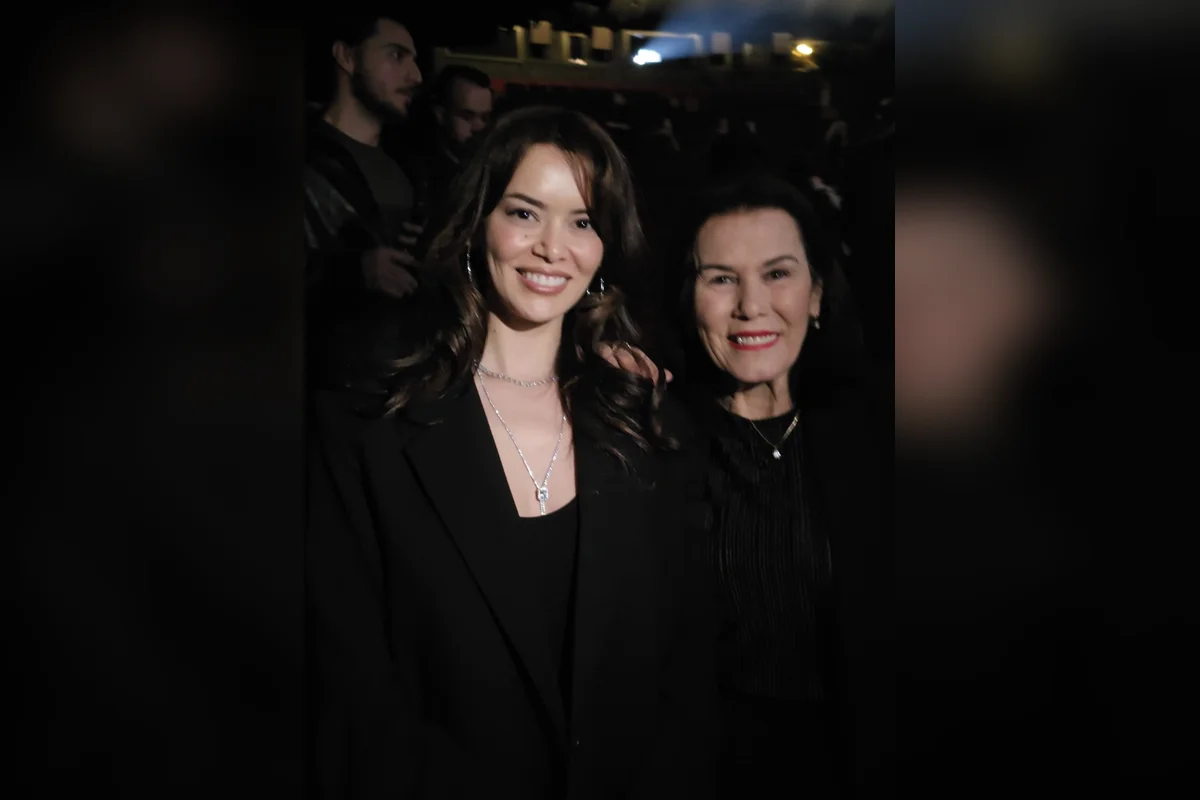 Seray_Kaya_ve_Annesi_Galada